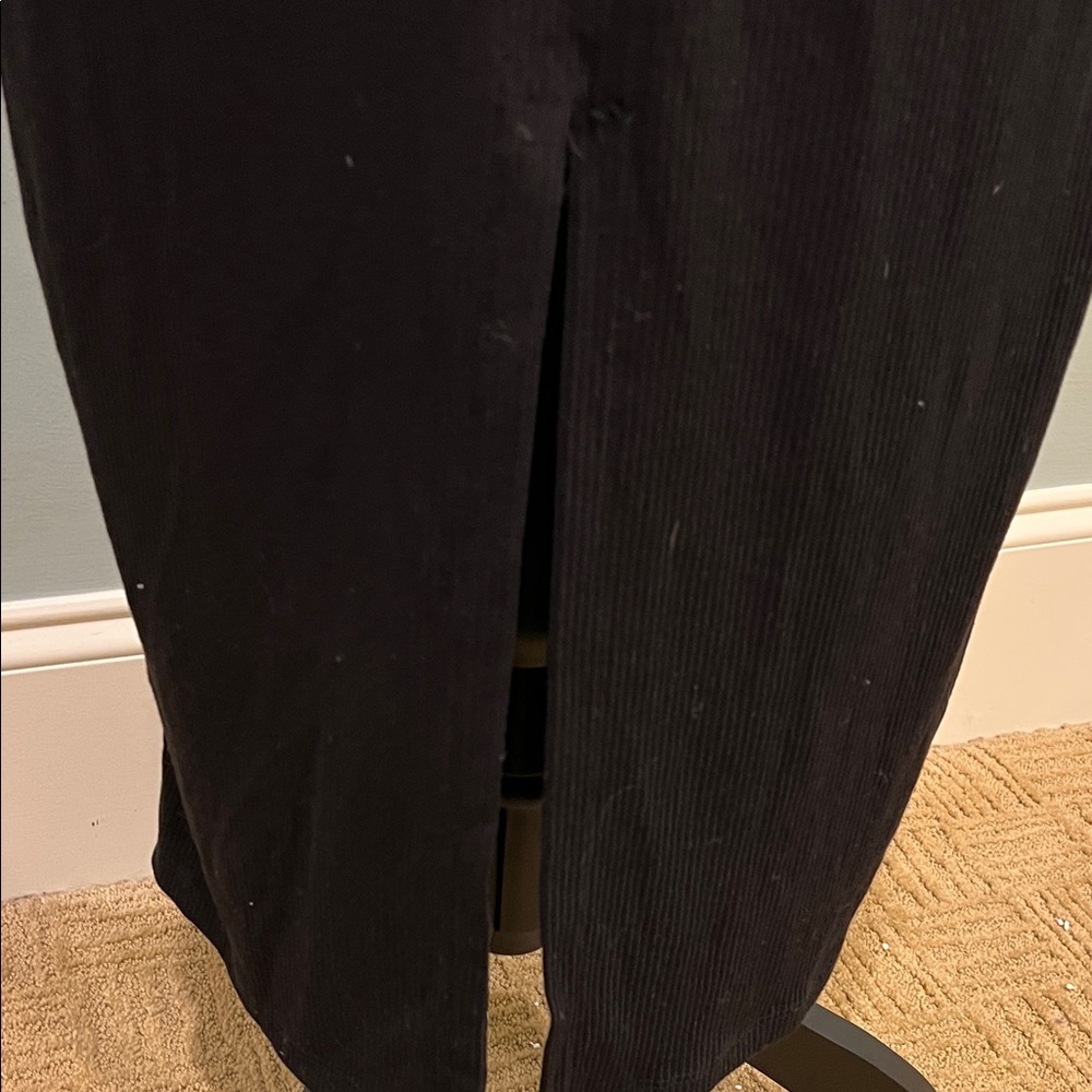 Chic Black Sleeveless Midi Dress - Picture 6 of 6